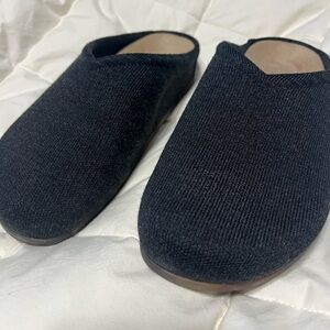 Black Rothy’s Casual clog Slip-Ons size 8 in merino wool